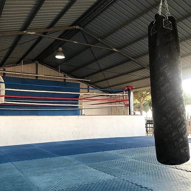 Muay Thai K1 Morasan gimnasio y saco